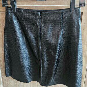 Express Faux Crocodile Black Mini Skirt Size XS (00) NWOT Never Worn Lined